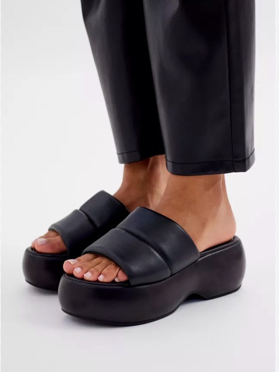 Seychelles Shoes - Seychelles “Sorry Bout It” Black Platform Slide Sandals Size 6